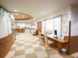 廊下の明るい風景