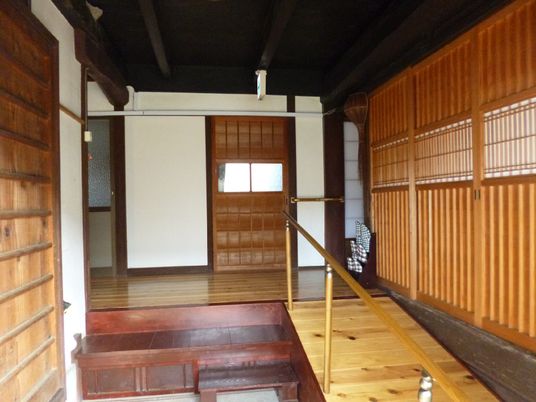 和風の広い廊下