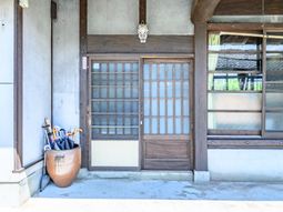 和風の建物のエントランス