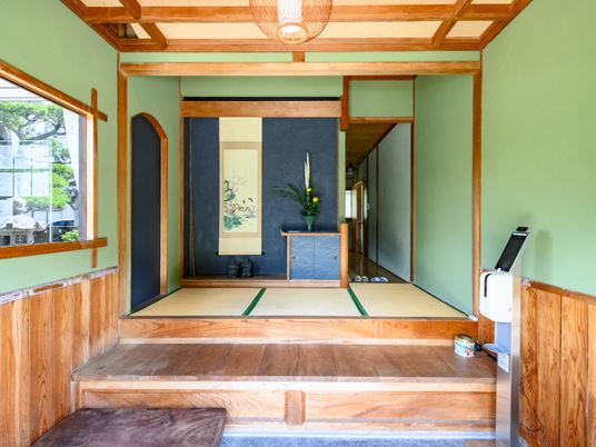落ち着いた和室のエントランス