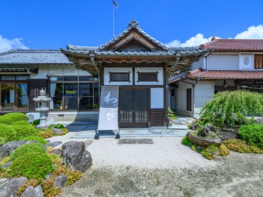 伝統的な建築のエントランス