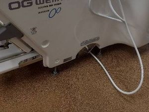 昇降機の脚元  
