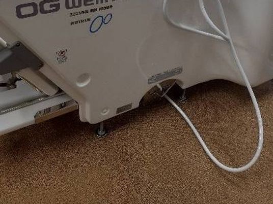 昇降機の脚元  