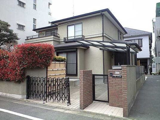 静かな住宅の外観