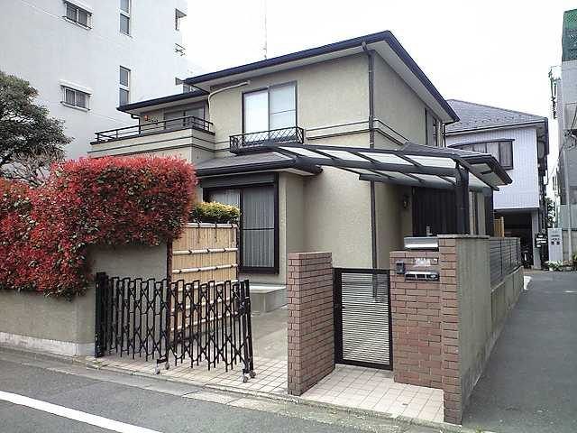 静かな住宅の外観 外観 落ち着いた雰囲気の外観で、周囲の環境に溶け込んでいます。仕事を始めるのに適した静かな場所です。