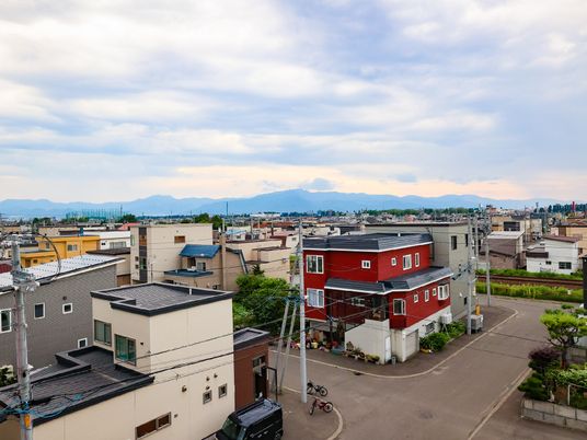 町並みと山の景色