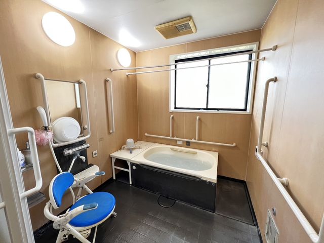 手すり付き浴室設備