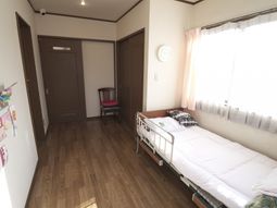 シンプルな個室の様子