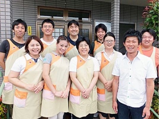 スタッフの集合写真