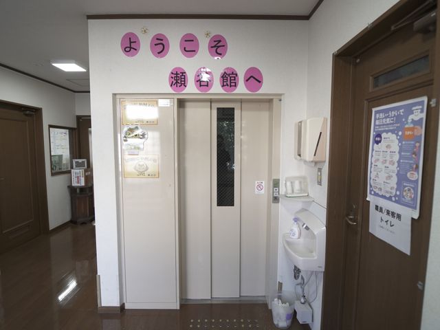 入口のエレベーター