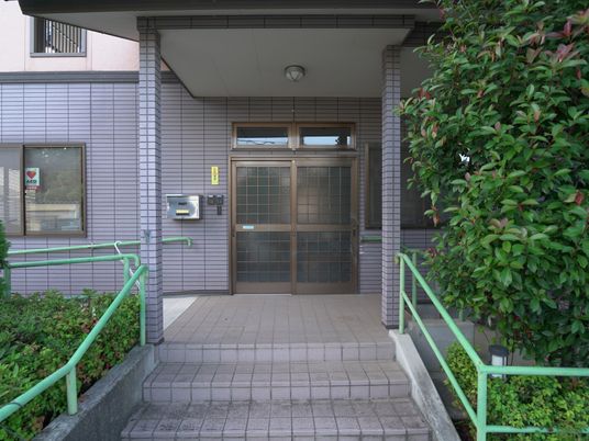 バリアフリーエントランス