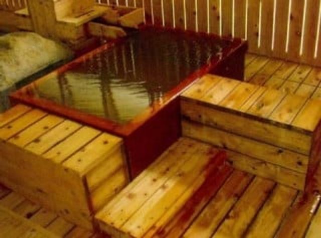 温かみのある浴室