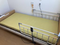 ベッドが置かれた居室