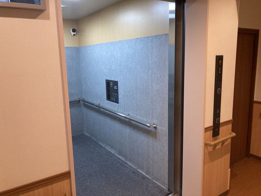 広いエレベーター