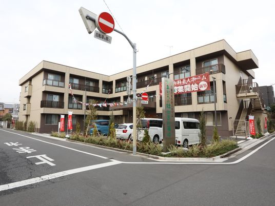 多層式の建物正面