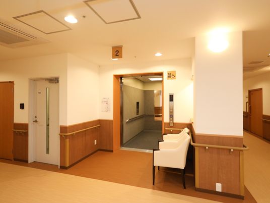 清潔感ある廊下の一角