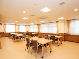 明るい食堂の様子