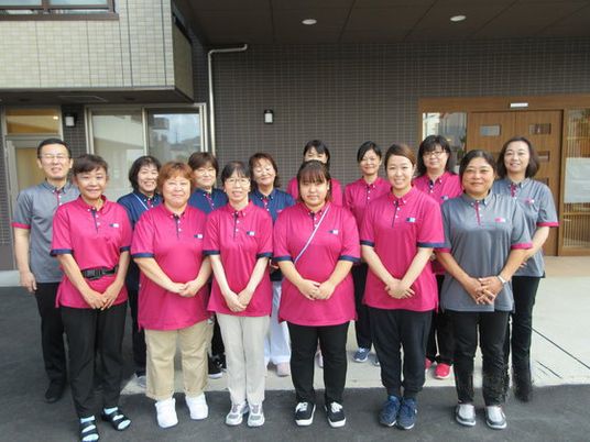 スタッフの集合写真