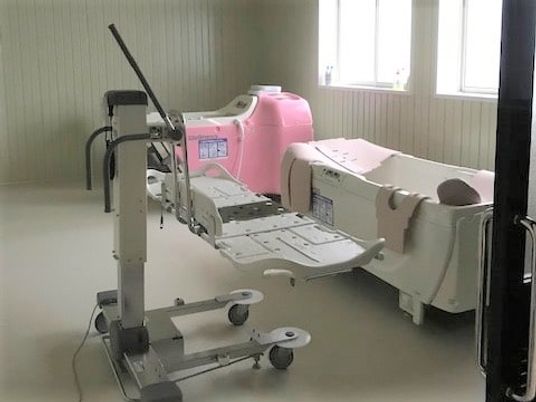 特殊ベッドと機器の居室