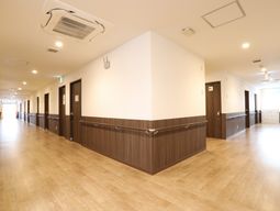 明るい廊下の様子