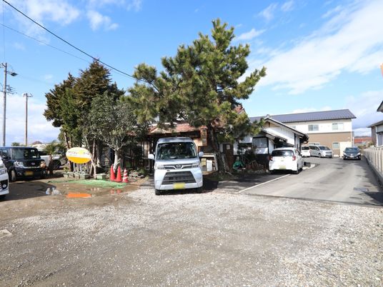 自然あふれる施設外観