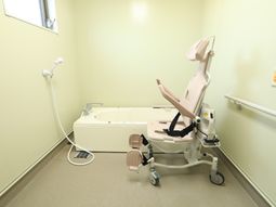 浴室のリフトバスチェア