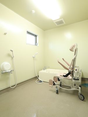 清潔な介護用浴室