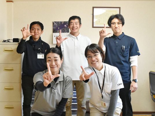 スタッフ集合のリビング  