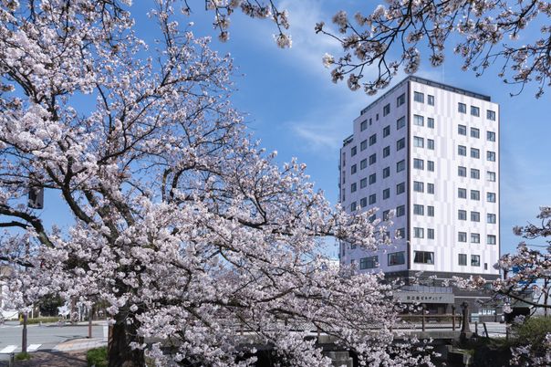 都会的な建物外観