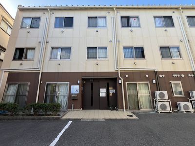 三階建ての外観