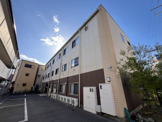 現代的な建物の外観
