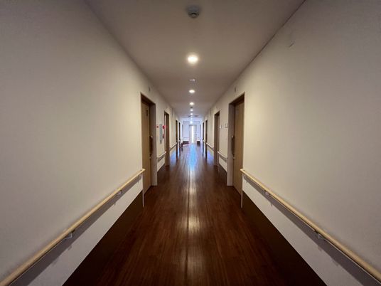 手すり付きの廊下