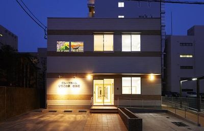 夜の外観