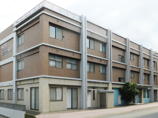 3階建ての外観  