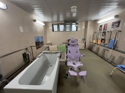 ゆったり入浴できる浴室