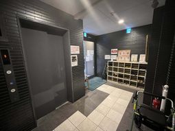 エントランスと掲示物