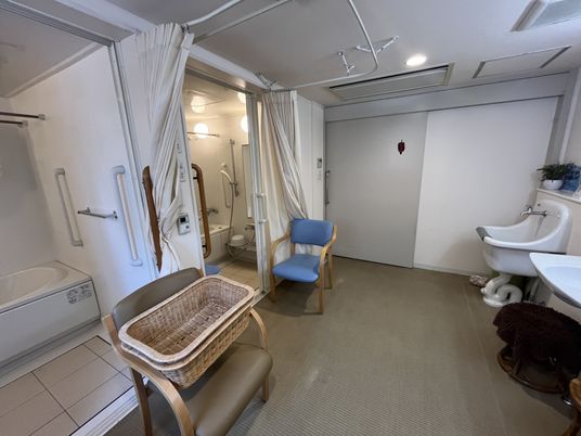 広々とした浴室