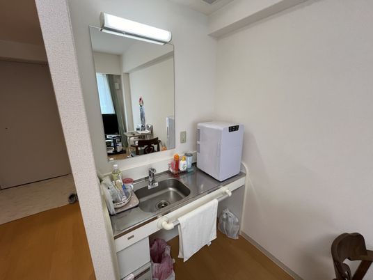 清潔な洗面台と居室