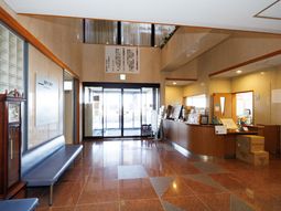 広々とした明るいエントランス