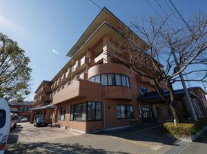 明るく広々とした外観