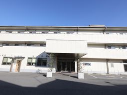 広々とした明るいエントランス