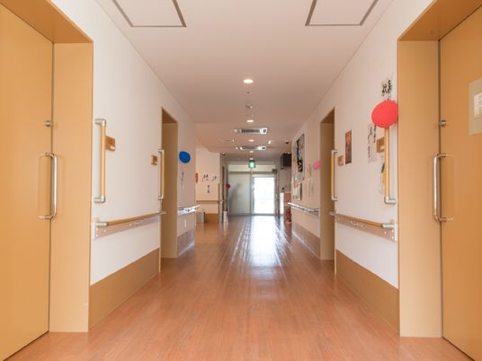 廊下の明るい視界