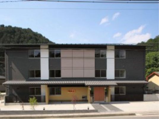 施設の落ち着いた外観