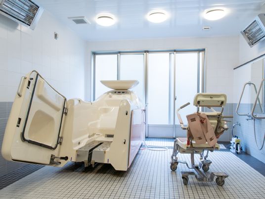 バリアフリー設計の浴室