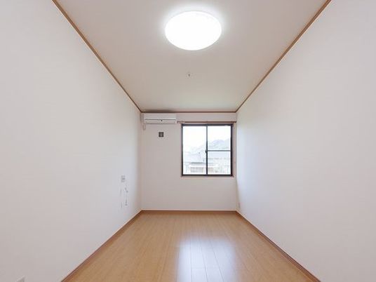 シンプルな洋室空間