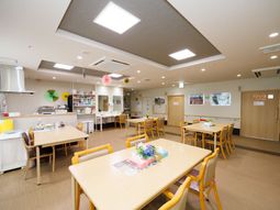 明るいダイニングスペース