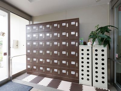 郵便物収納とエントランス