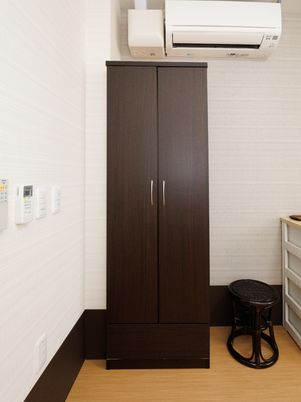 整頓された洋室のクローゼット