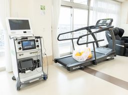 リハビリ設備の整った部屋