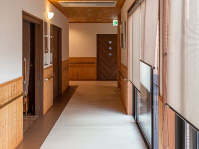 温もりのある木の廊下